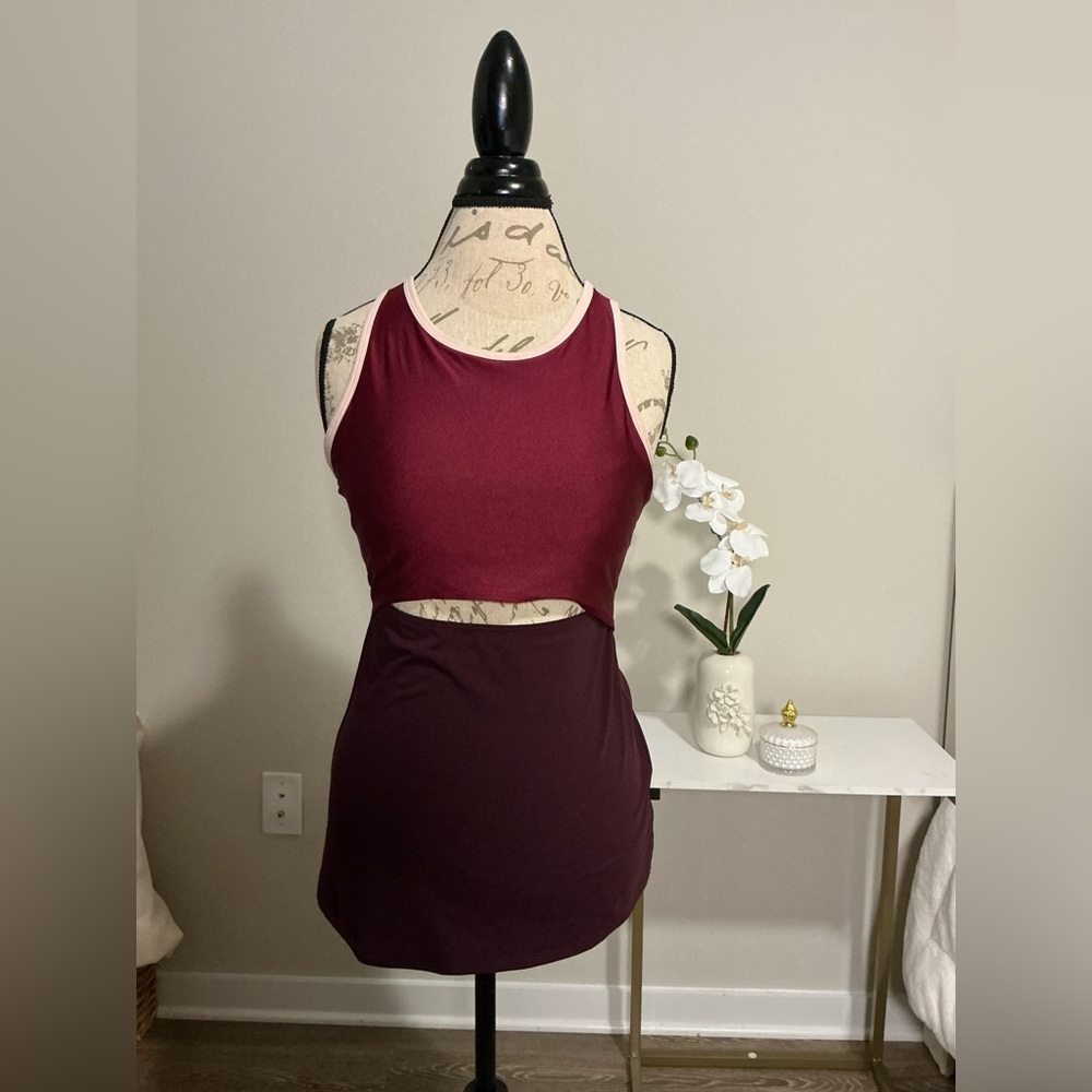 Burgundy Sleeveless Cutout workout top - Picture 2 of 7